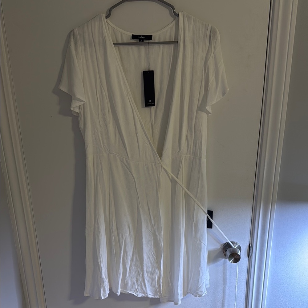 NWT Lulus White Short Sleeve Wrap Dress